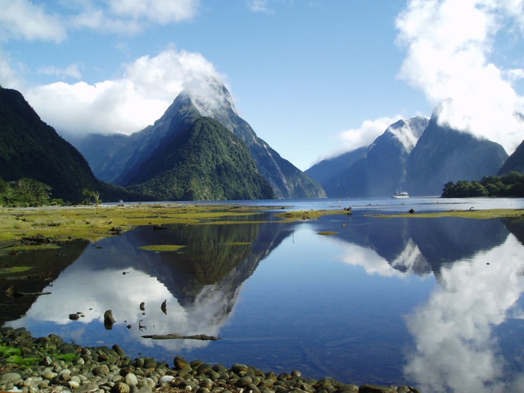 1280px-Milford_sound_Nouvelle_Zélande_03_mars_2005.jpg